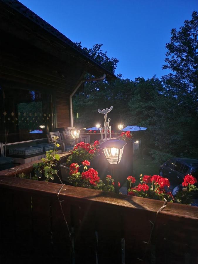 Le Chalet Du Cerf - Chambre D'Hote Somme-Leuze Exterior foto