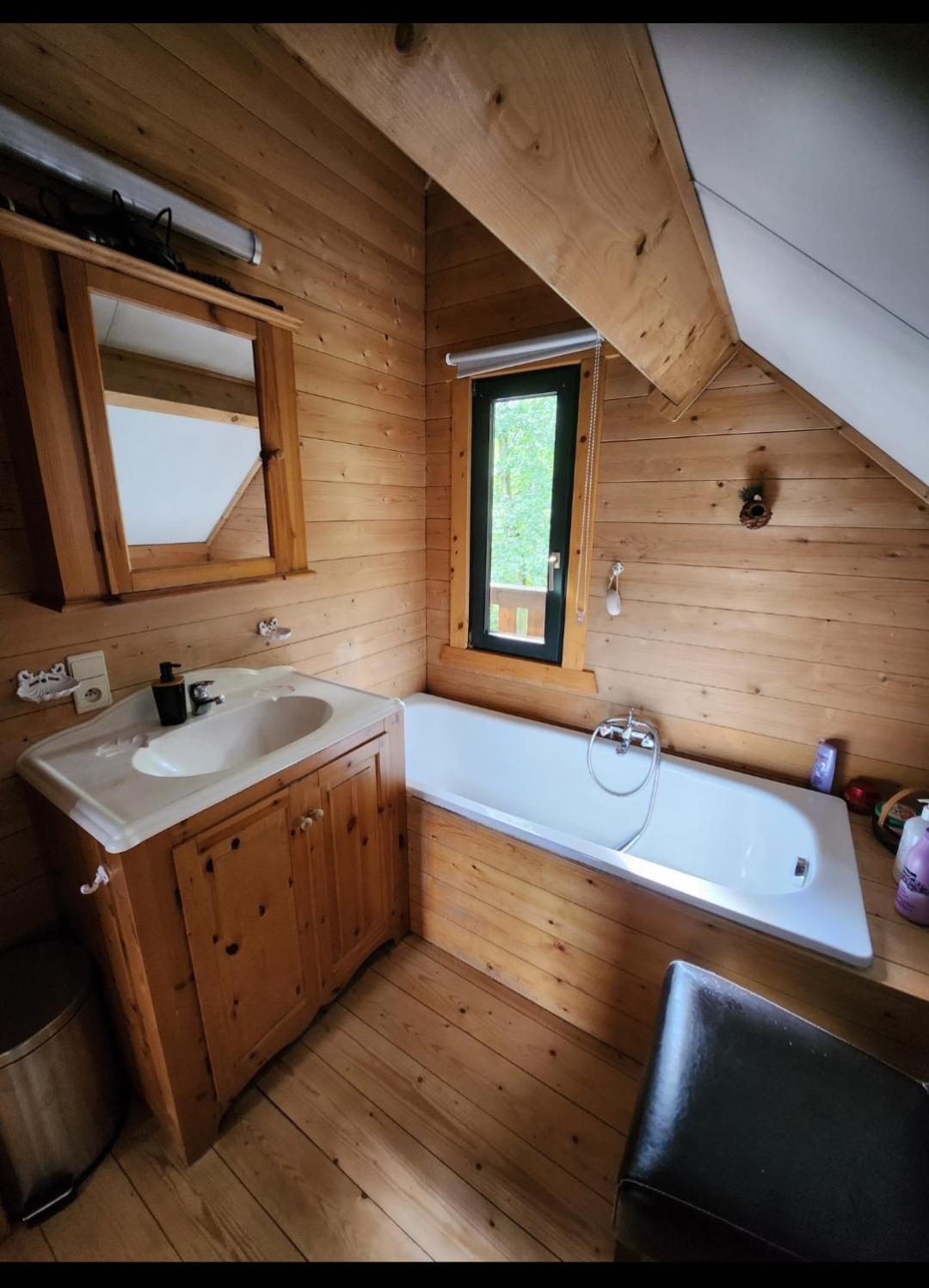 Le Chalet Du Cerf - Chambre D'Hote Somme-Leuze Exterior foto